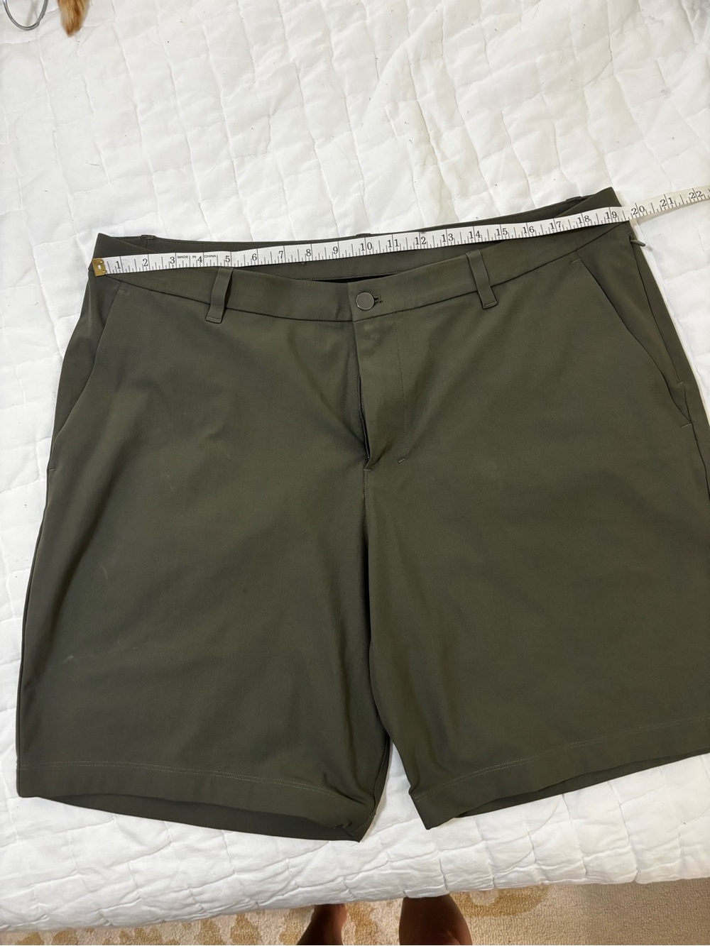 lululemon Men's 38” Flat-Front shorts 9” olive